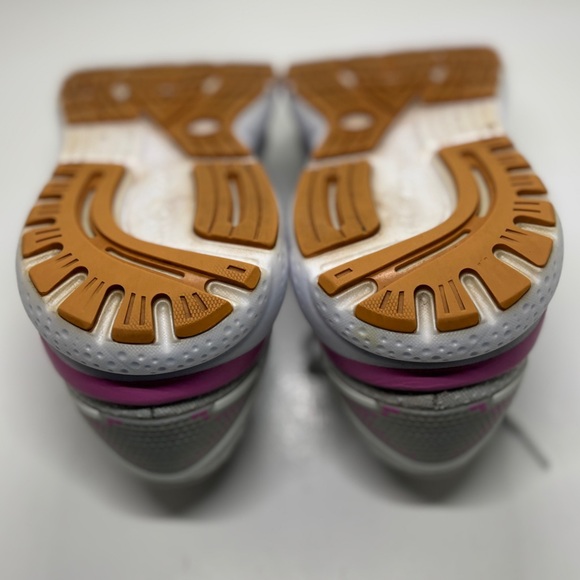 Brooks Women's Ghost 16 Running Shoes size 10.5 wide - Picture 9 of 12